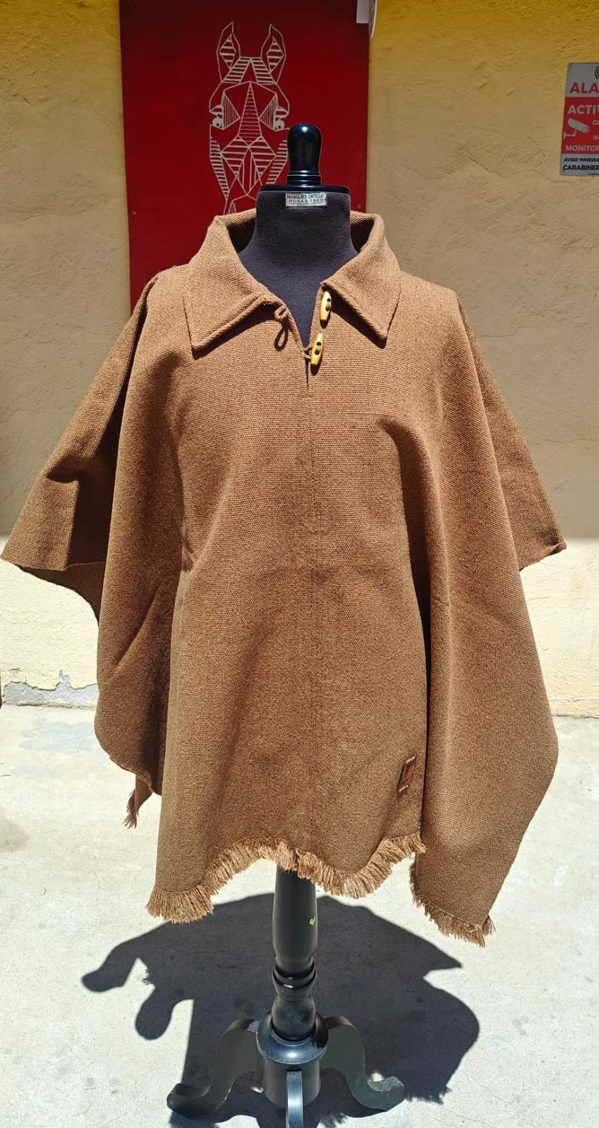 Poncho de adulto con cuello — imagen 2