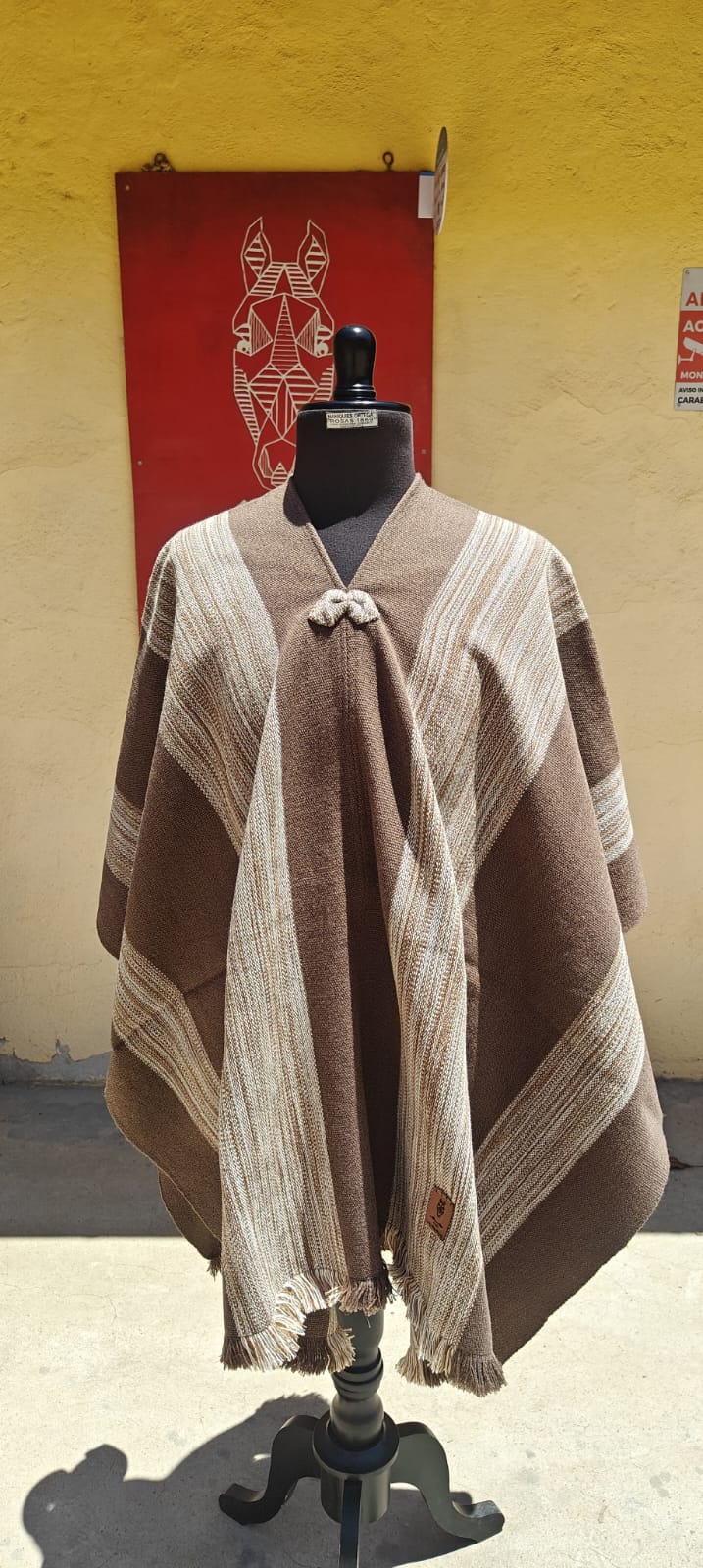 Poncho de adulto tradicional con corbatín — imagen 4