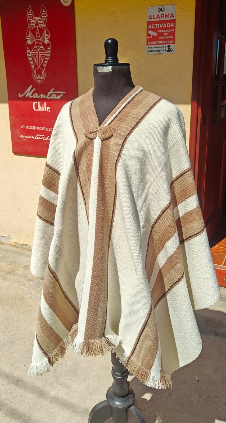 Poncho de adulto tradicional con corbatín — imagen 7