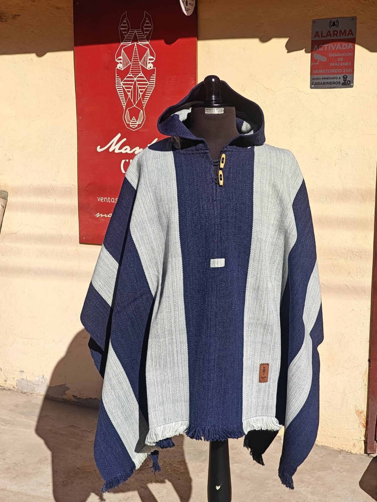 Poncho de lana de adulto con gorro — imagen 1
